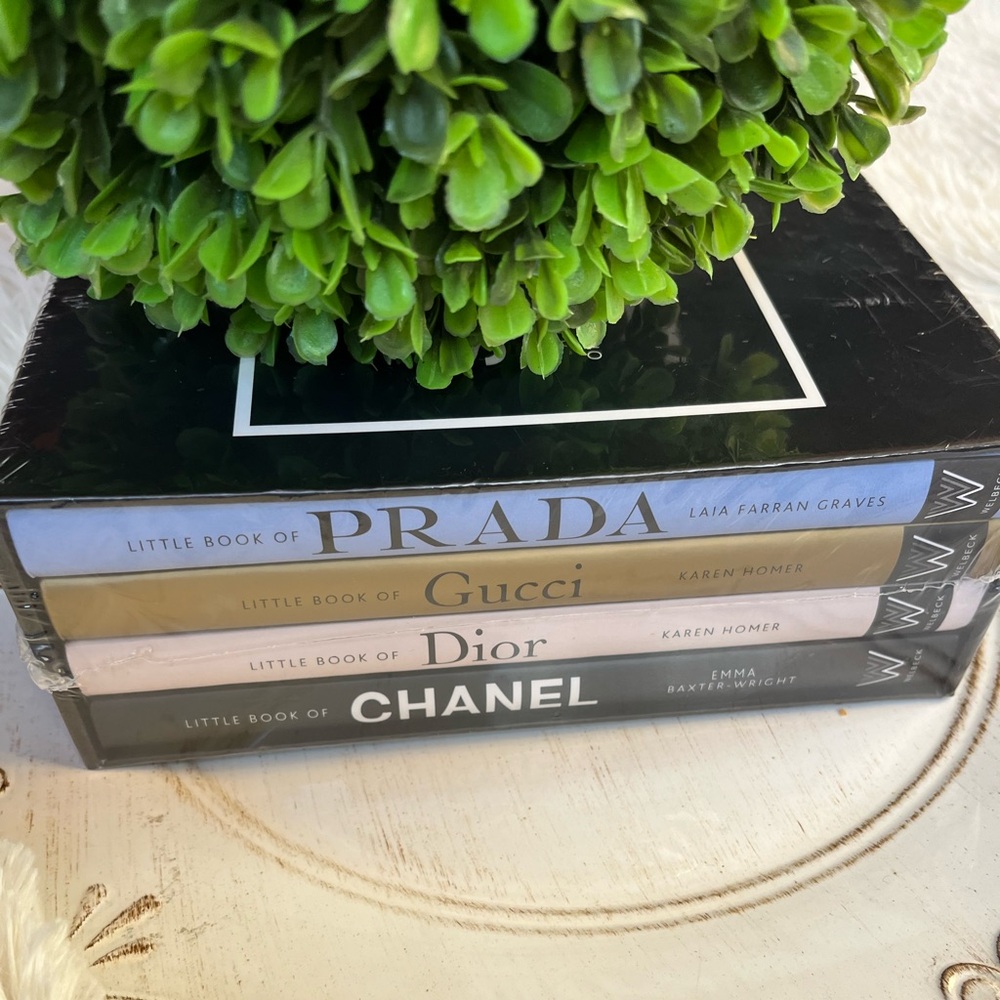 Little book of Dior style icon table top decor - Picture 3 of 5